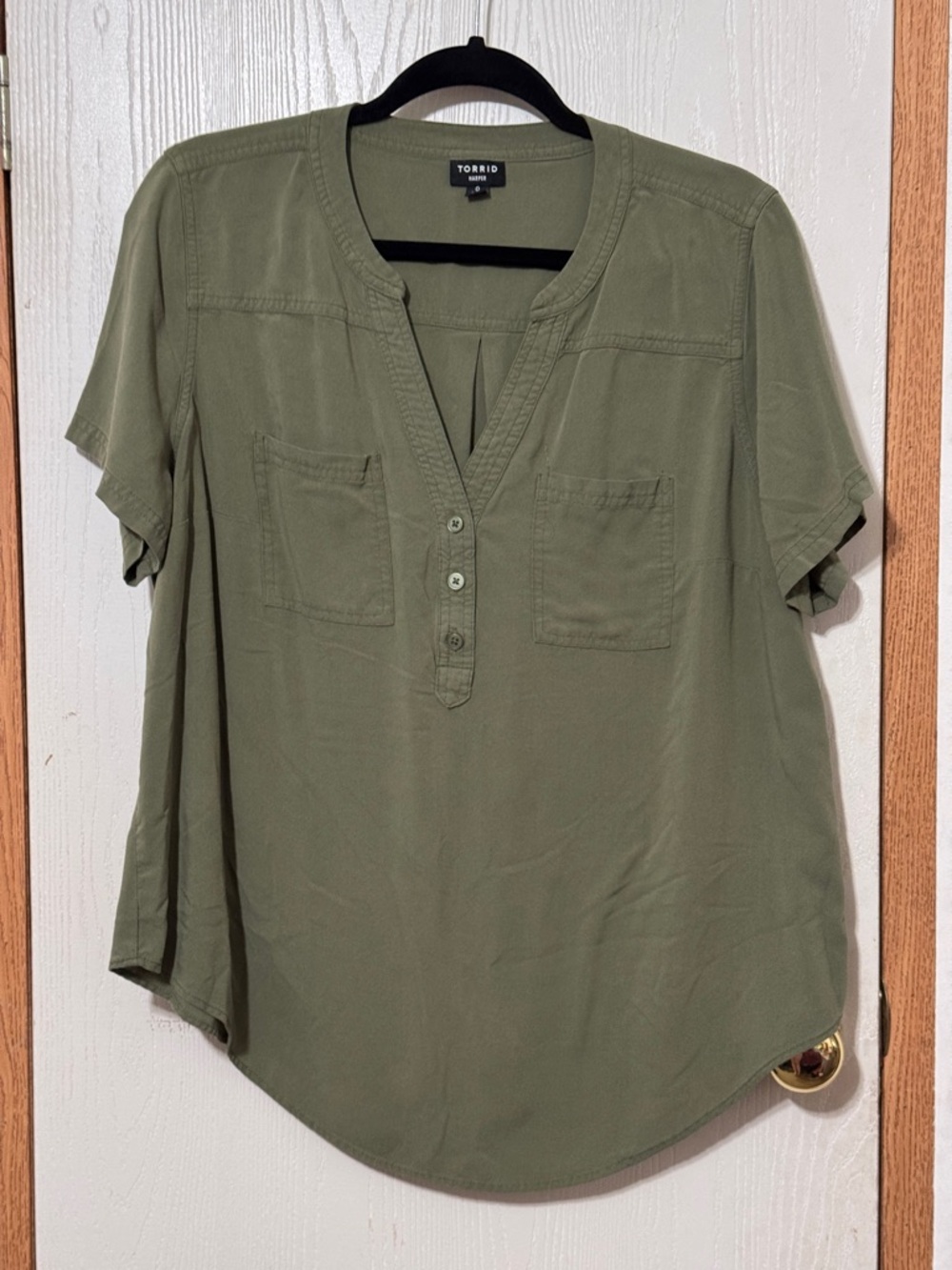 Torrid Harper Olive Green Blouse Size 0 Button Front Short Sleeve Top